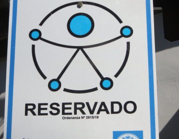 Junín de los Andes: Colocan cartelería de estacionamiento para personas en situación de Discapacidad