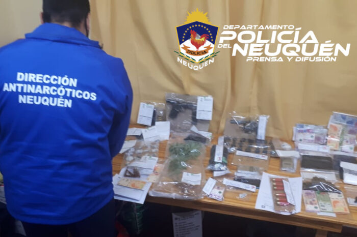 Demoran a 9 personas en allanamientos por posesión de estupefacientes, dinero en efectivo y armas