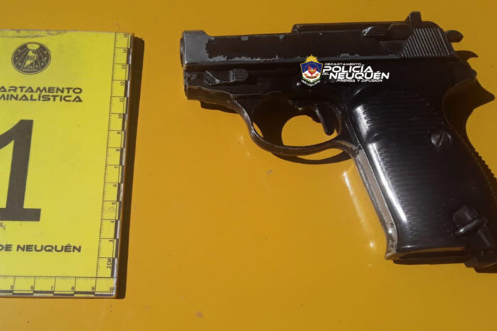 Secuestran una replica de arma de fuego y faca en requisa vehicular