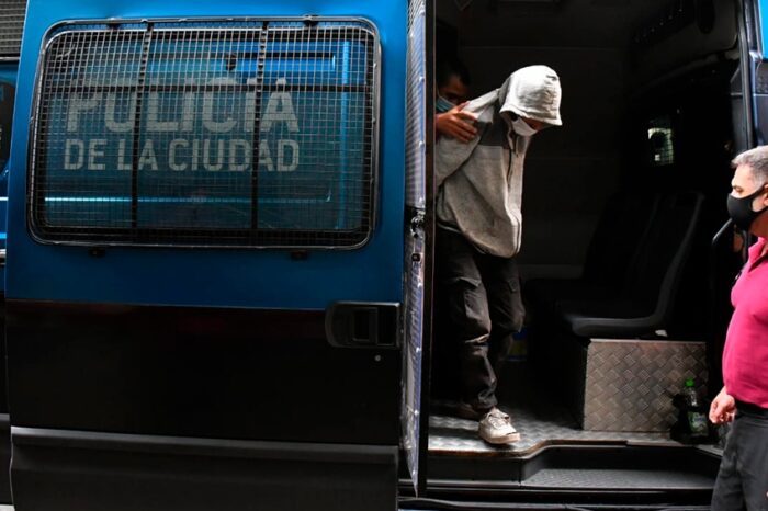 Aguardan estudios médicos y peritajes para indagar al detenido por la captura de la niña