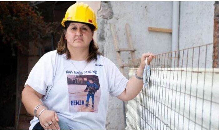 A los 19 años construyó su casa y ahora lidera una cooperativa de albañiles