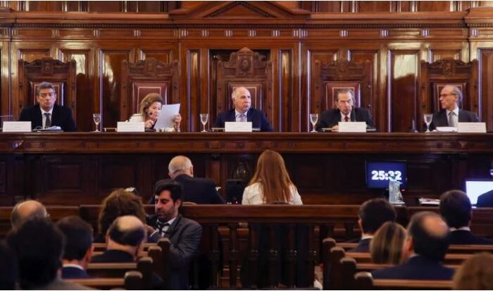 Con lo que los jueces no pagan de ganancias podrían comprarse vacunas para toda la población