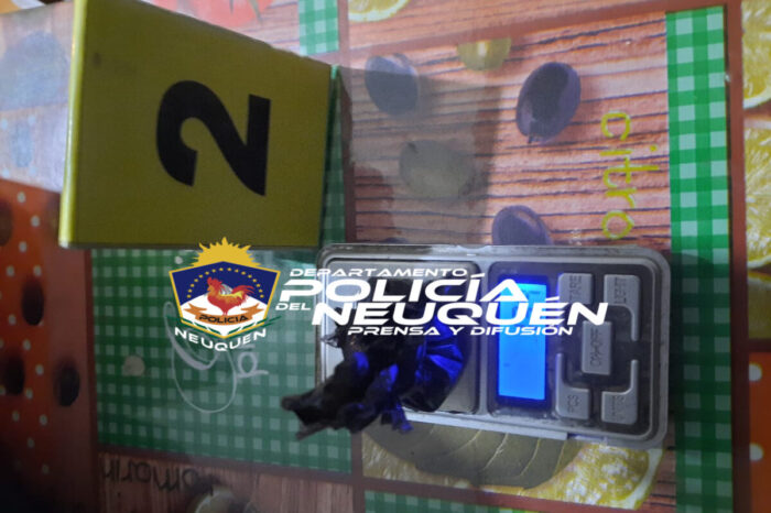 Allanamiento permitió secuestrar estupefacientes dinero en efectivo y demorar a dos jóvenes