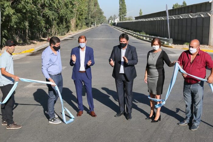 Gutiérrez y Gaido inauguraron pavimento en Valentina Sur