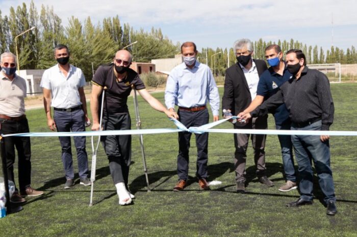 Gutiérrez inauguró una cancha de césped sintético en Vista Alegre