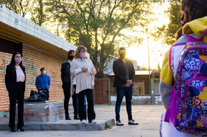 Estudiantes, familias y docentes celebraron el reencuentro presencial en la escuela