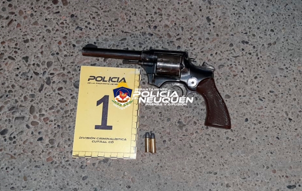 Demorado con un arma de fuego en la vía publica, se encontraba en actitud sospechosa