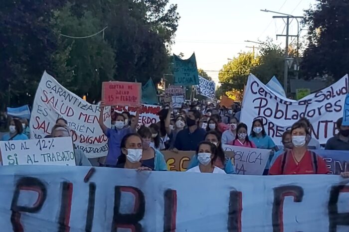 Junín de los Andes: Trabajadores de Salud recorrieron las calles protestando por el 12% de aumento en sus salarios