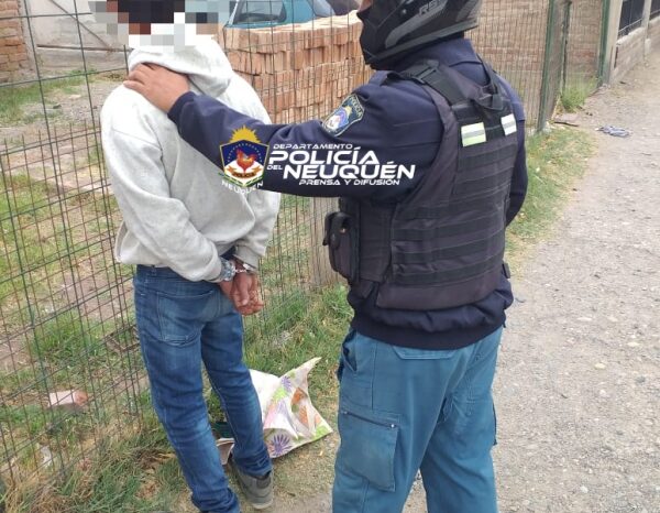 Policía demora a joven con dos pedidos de captura vigente