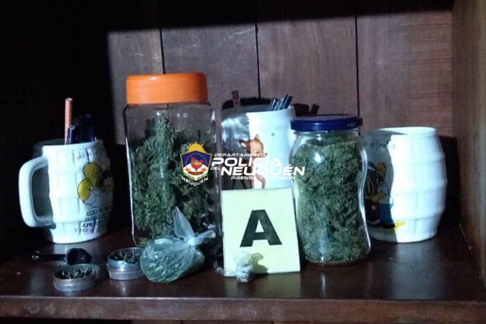 Demoran a tres personas y secuestran estupefacientes, armas de fuego, municiones en allanamientos