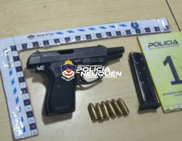 Cutral Có: Secuestran armas, municiones, estupefacientes y 5 demorados en un allanamientos por robo