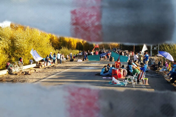 Corte de ruta en Junín de los Andes: Con  ritmos, música y  falta de combustibles, finalizó la jornada de hoy