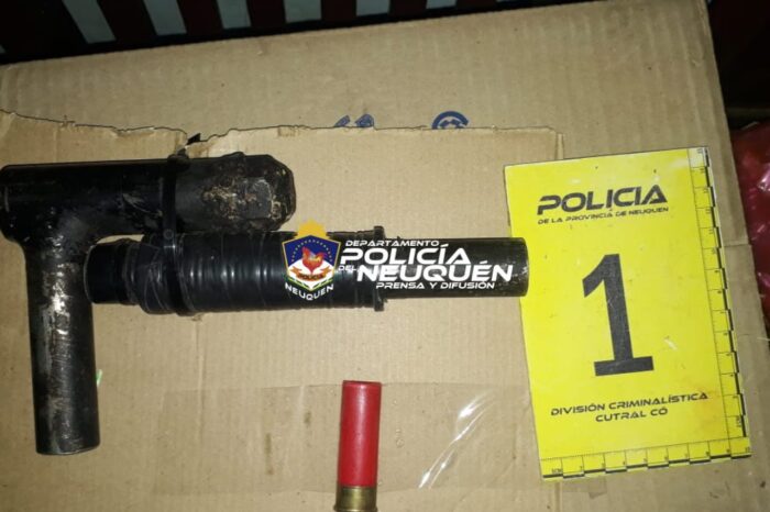Demoran a dos sujetos con una "tumbera" en su poder, acusados por una causa de lesiones con arma y secuestran un vehículo