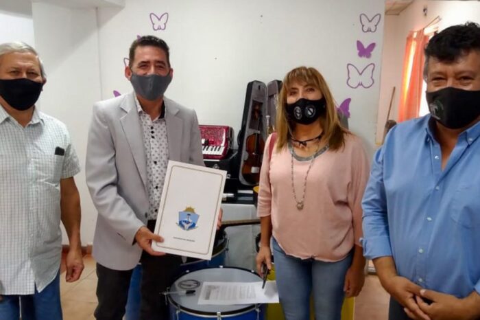Entregaron instrumentos musicales a la orquesta infanto juvenil de Chos Malal