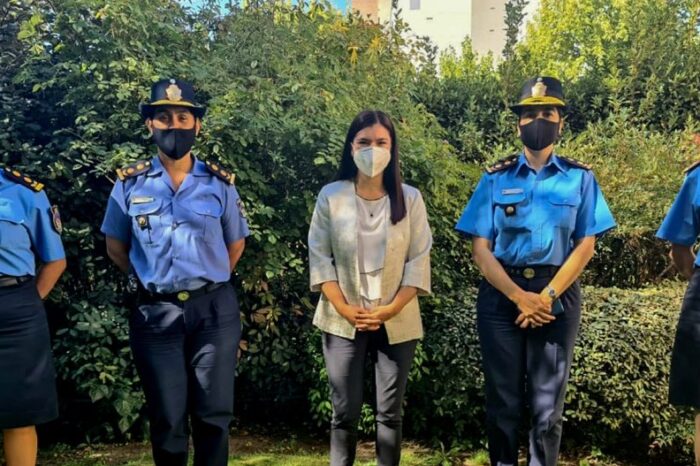 Merlo, con directoras de Policía que cumplen 28 años de servicio
