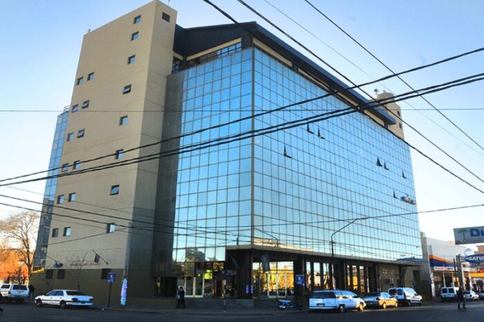 Rentas continúa en abril atendiendo en su oficina móvil en la ciudad de Neuquén