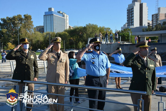 Policía del Neuquén homenajeo a los Veteranos y Caídos en el Guerra de Malvinas