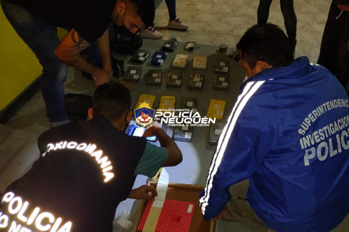 Los allanaron por estafadores, encontraron mas de 20kg. de Clorhidrato de Cocaína y 17kg. de Cannabis Sativa