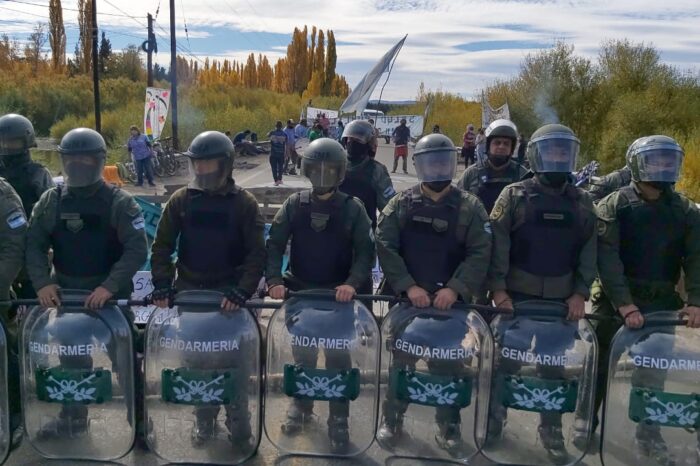 Junín de los Andes: Grupo Especial de Gendarmería Nacional intervino en discusión entre manifestantes y camioneros