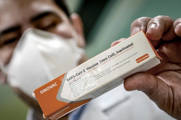 La vacuna CoronaVac reduce la mortalidad 97% y la Pfizer 80%