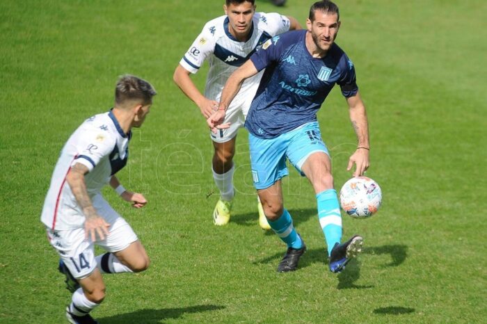 Racing le ganó a Vélez por penales y clasificó a la semifinal