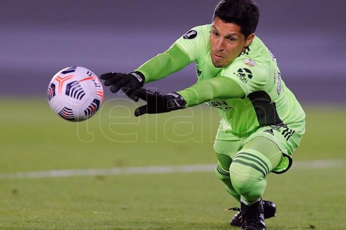 Enzo Pérez se llevó a su casa los recuerdos de una noche histórica