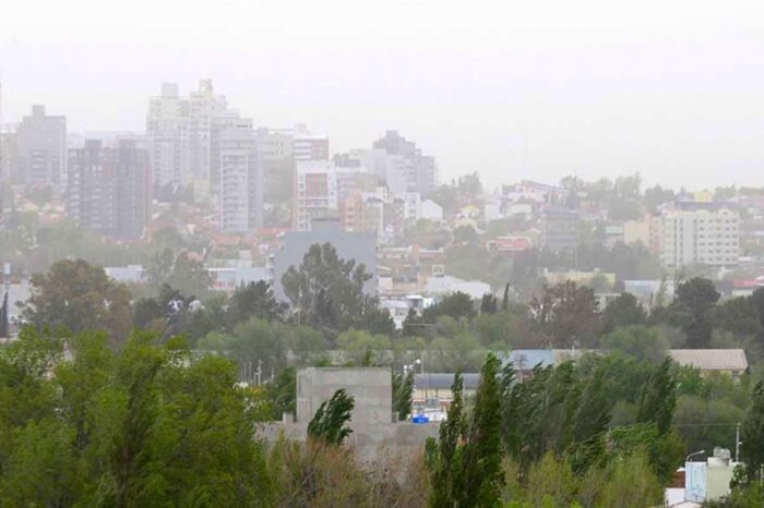 Alertan por vientos de hasta 110 km/h, lluvia y nieve en la zona cordillerana