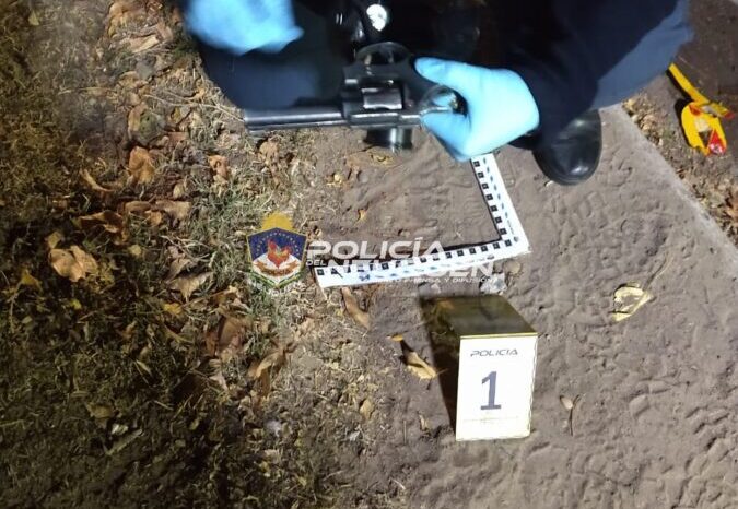 Demoran a tres hombres y secuestran un arma de fuego