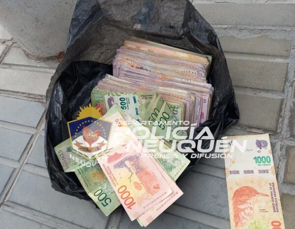 Cutral Có: Demoran a una pareja con estupefacientes y gran cantidad de dinero en efectivo en su poder