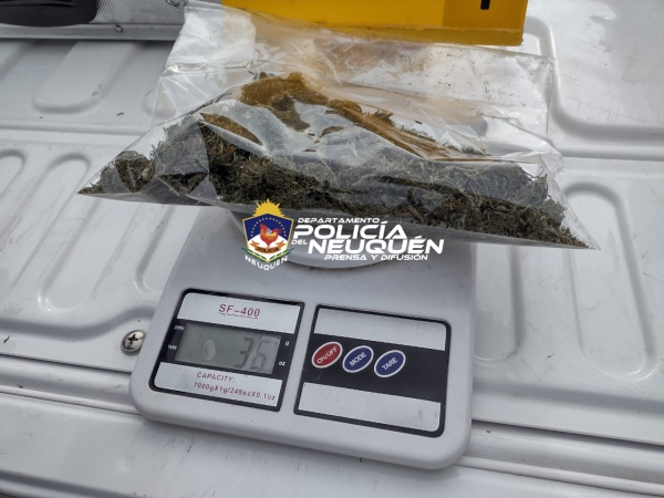 Personal de la Cría 16°: notificados por poseer sustancias estupefacientes