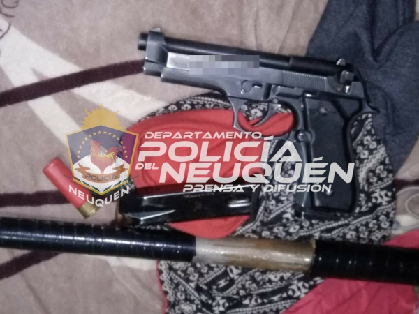 Demoran a un hombre y le secuestran una pistola, una tumbera y municiones