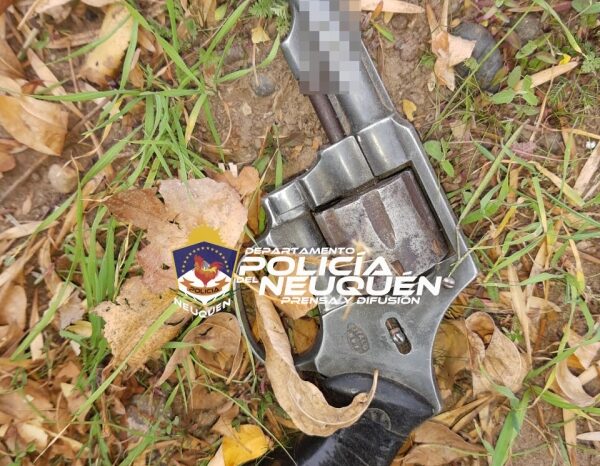 Demoran a un individuo con un arma de fuego en su poder