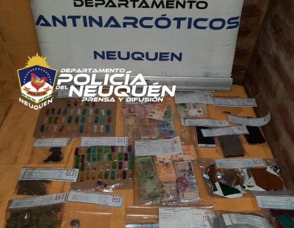 Secuestran clorhidrato de cocaína, cannabis sativa y dinero en efectivo
