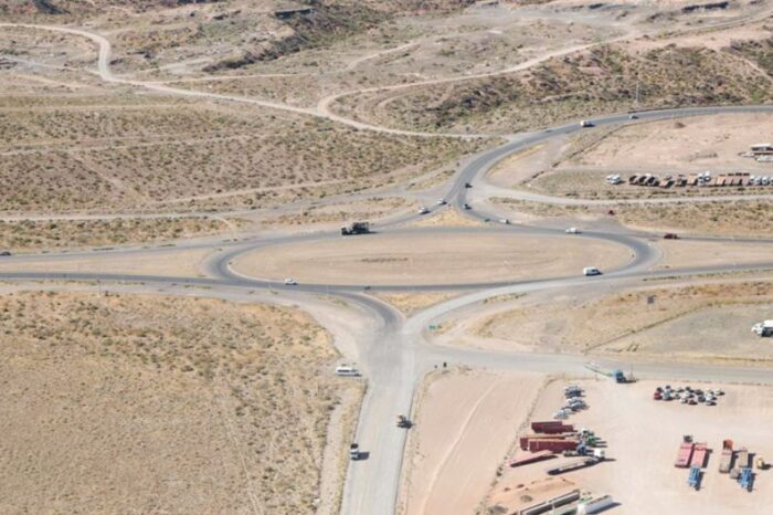 Se firmó el contrato de la pavimentación de la ruta del petróleo