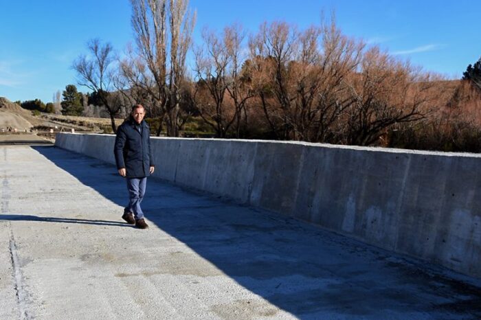 Gutiérrez supervisó el avance de obras viales en el Sur de la provincia