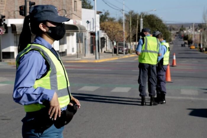 Provincia compra 300 armas para egresados de la Policía