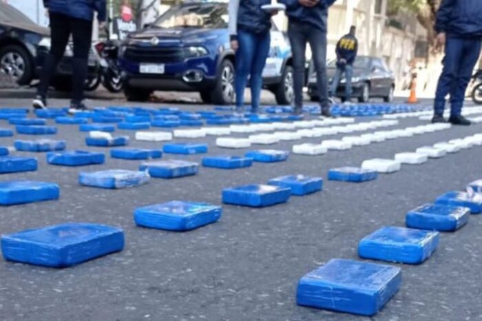 Santa Fe: allanaron a una banda narco y le encontraron 369 kilos de cocaína de alta pureza dentro de un auto de lujo