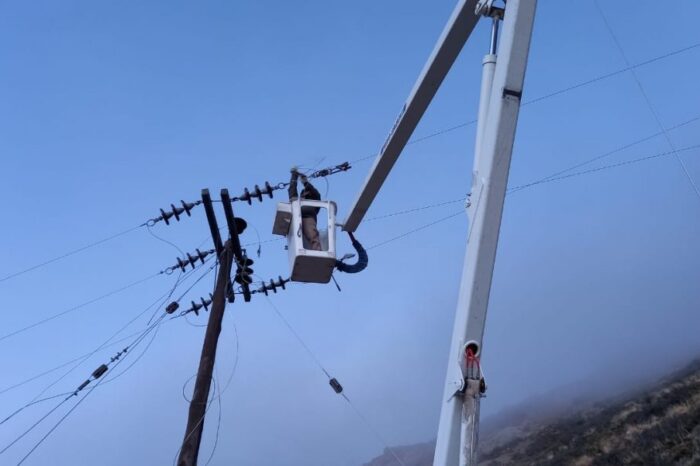 Jornada de intensos trabajos para reponer el servicio eléctrico
