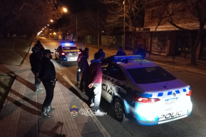 Cinco hombres demorados por tenencia de sustancias prohibidas y circular en horario no permitido