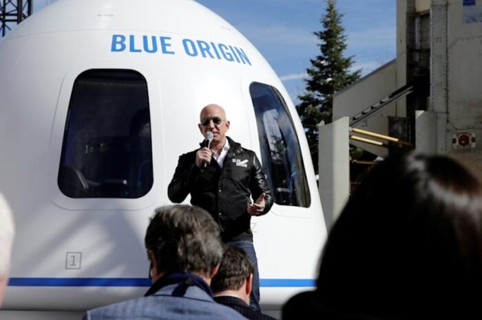 Jeff Bezos, a punto de despegar al espacio
