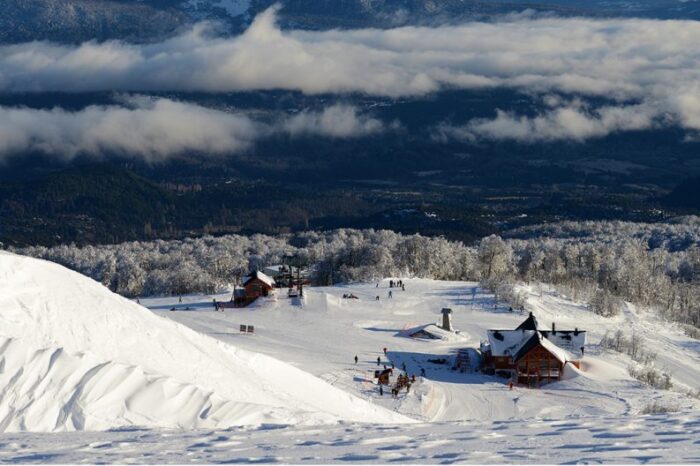 Capacitan en protocolos sanitarios a personal de centros de nieve