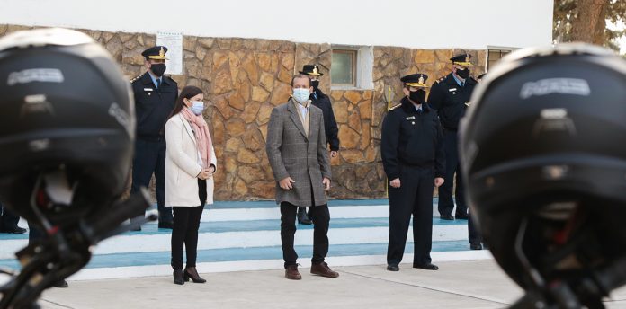 Acto presentación y entrega de nuevas unidades móviles y uniformes policiales