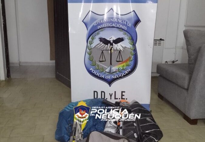 Demoran a dos sujetos y recuperan dos costosos equipos electrónicos