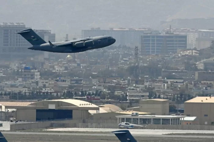 El Pentágono confirmó que el último vuelo de evacuación de EEUU ya dejó Afganistán