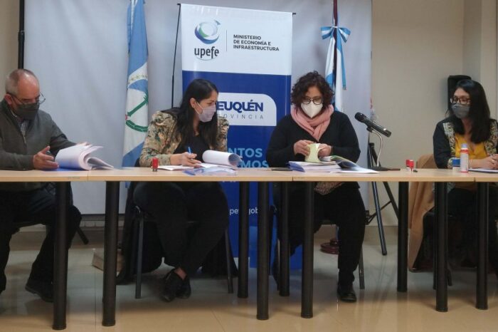 Provincia licitó escuelas en Centenario y San Patricio del Chañar