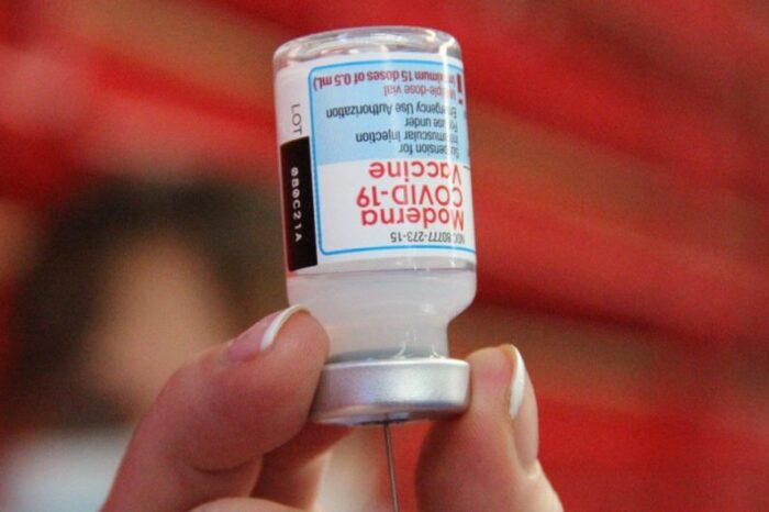 Llegarán 22.400 vacunas Moderna a la provincia para aplicar segundas dosis con esquemas combinados