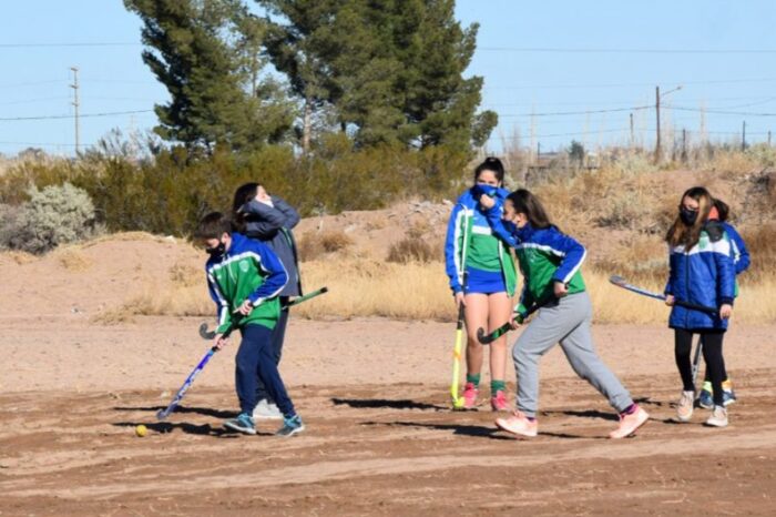 Confirman el sintético para la cancha de hockey del Club Huincul
