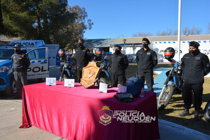 Entrega de móviles policiales
