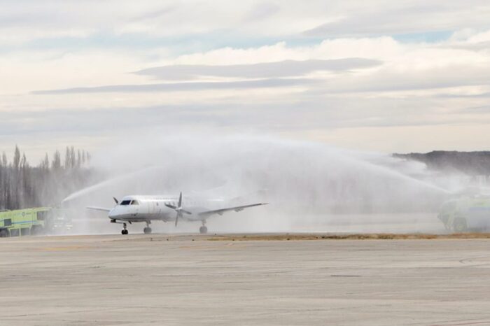Gutiérrez recibió al primer vuelo de LADE que une a Neuquén con Mendoza