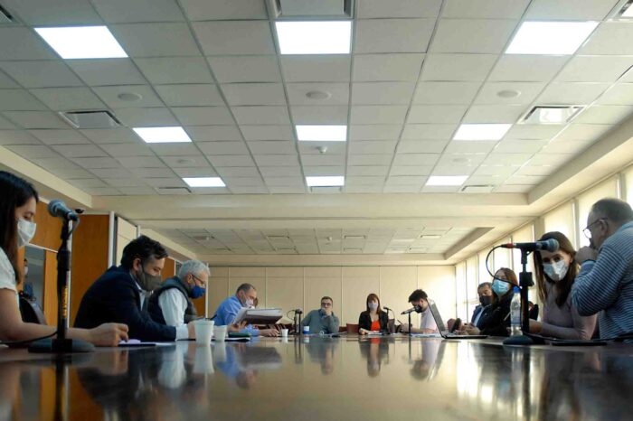 Avanzan los proyectos de regulación de quema de pastizales y de concientización de uso racional del agua